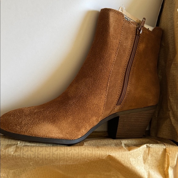 NWT $260 FRYE Sandra Cognac Brown Suede Heeled Western Chelsea Booties Sz 7.5 - Picture 8 of 10
